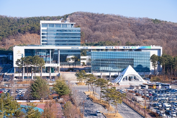 천안시·백석문화대, 취약계층에 음식꾸러미 전달 대표이미지